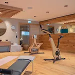 Olympia 4*