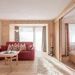 Olympia 4*