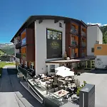 Olympia 4*
