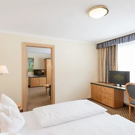 Olympia 4*