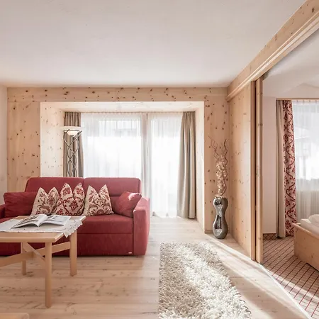 Olympia 4*