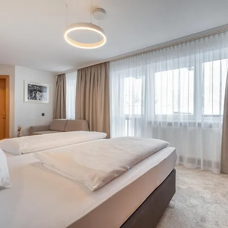 Olympia 4*