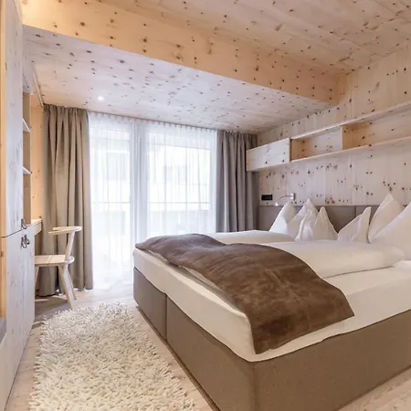 فندق Olympia 4*