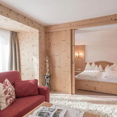 Olympia Hotel 4*